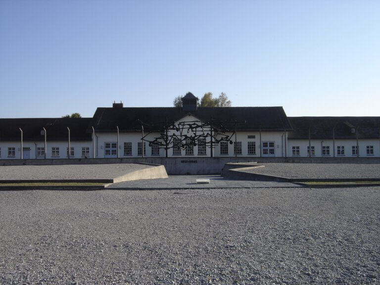 Read more about the article Wider das Vergessen – Exkursion zur KZ-Gedenkstätte Dachau