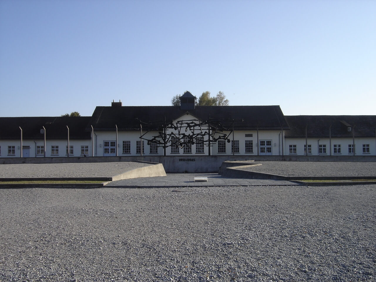 Read more about the article Wider das Vergessen – Exkursion zur KZ-Gedenkstätte Dachau
