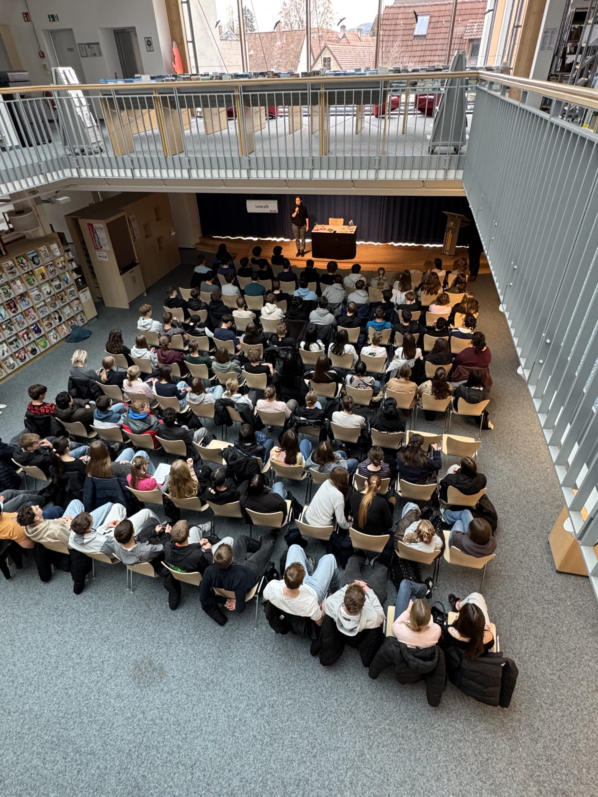 Mehr über den Artikel erfahren Laufer Literaturtage „LesArt 2025“ – Christian Linker liest aus „Wenn die Welt unsere wäre“ 